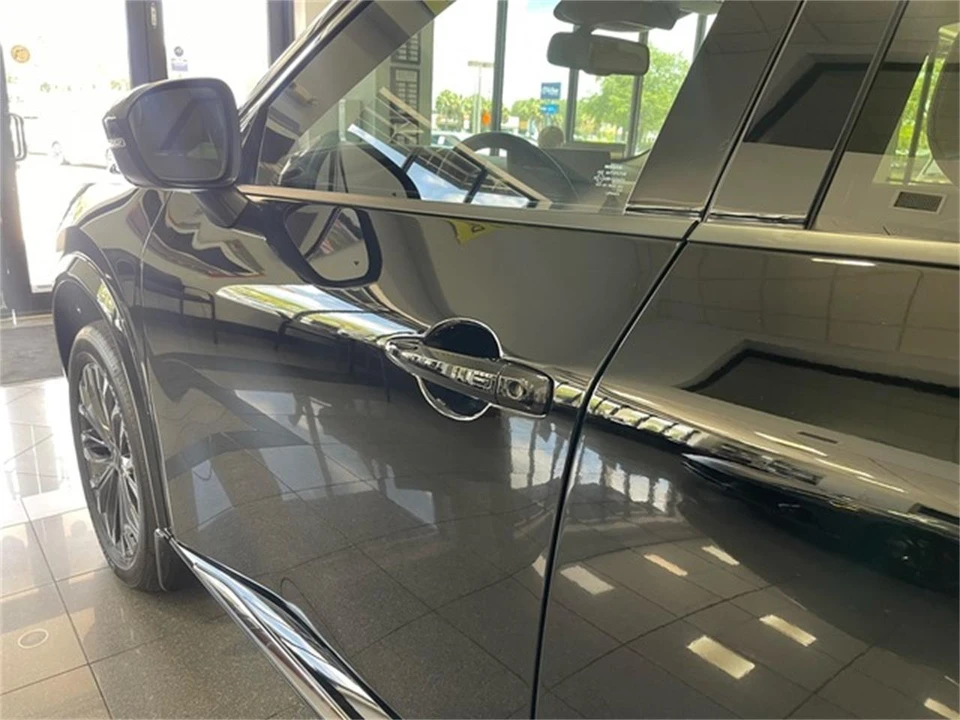 2025 Nissan Rogue - Image 13 of 31
