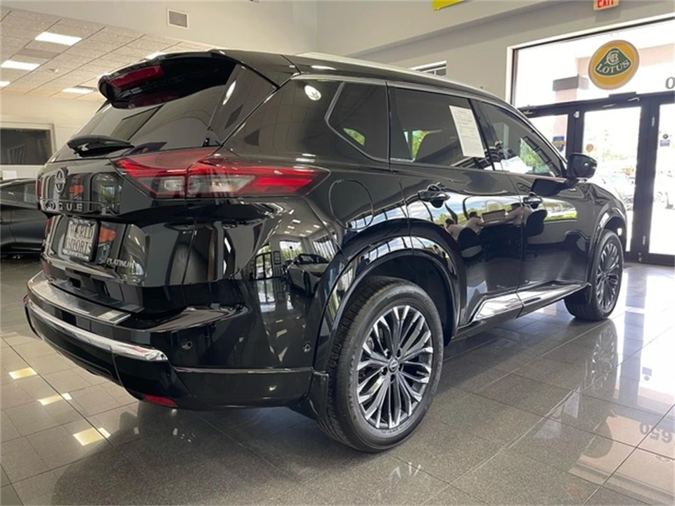 2025 Nissan Rogue - Image 5 of 31