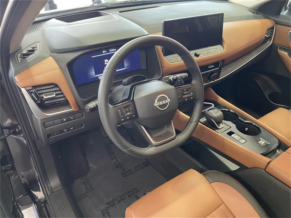 2025 Nissan Rogue - Image 25 of 31