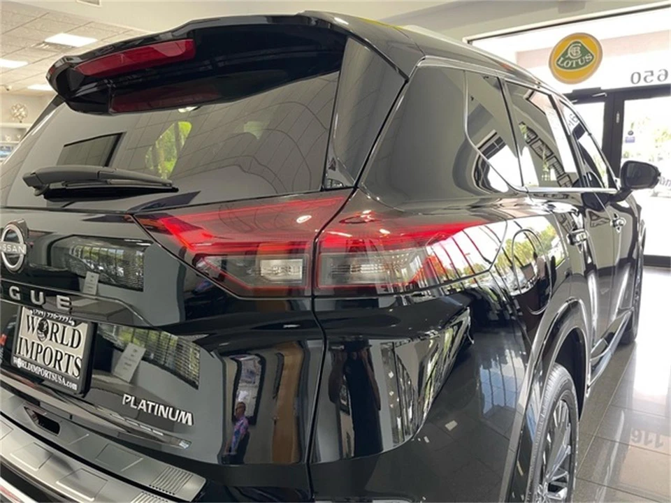 2025 Nissan Rogue - Image 17 of 31