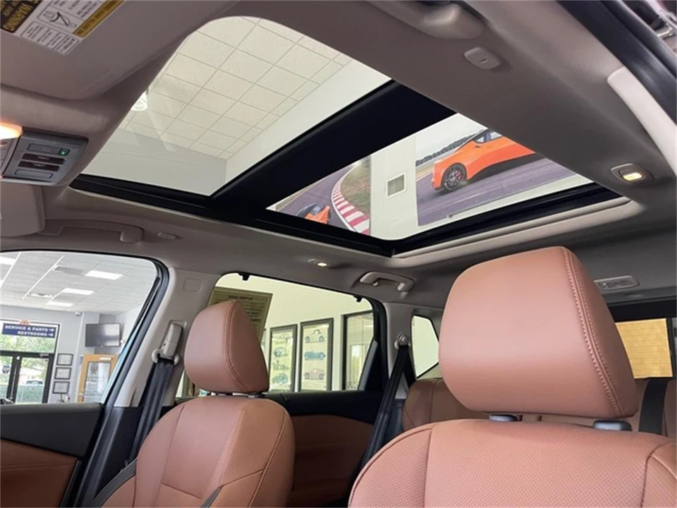 2025 Nissan Rogue - Image 27 of 31