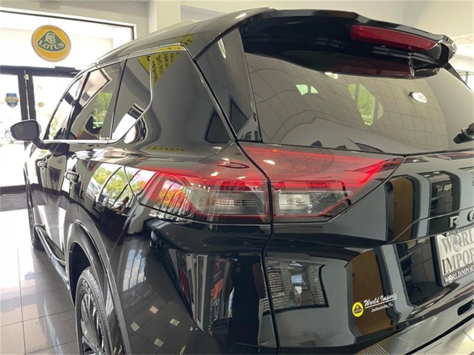 2025 Nissan Rogue - Image 15 of 31