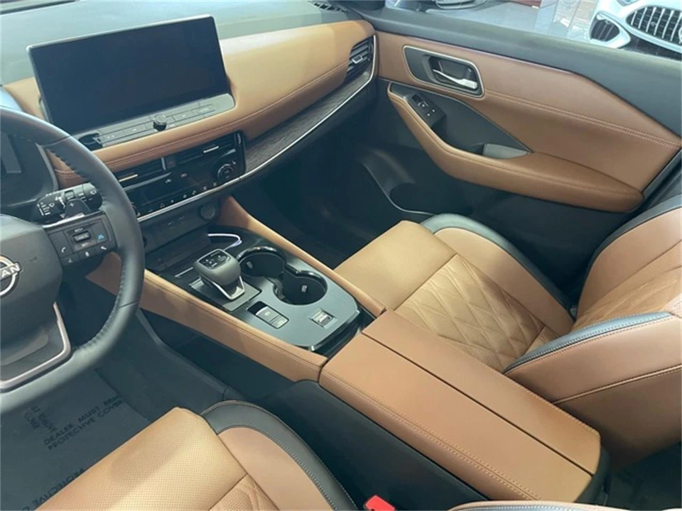 2025 Nissan Rogue - Image 28 of 31