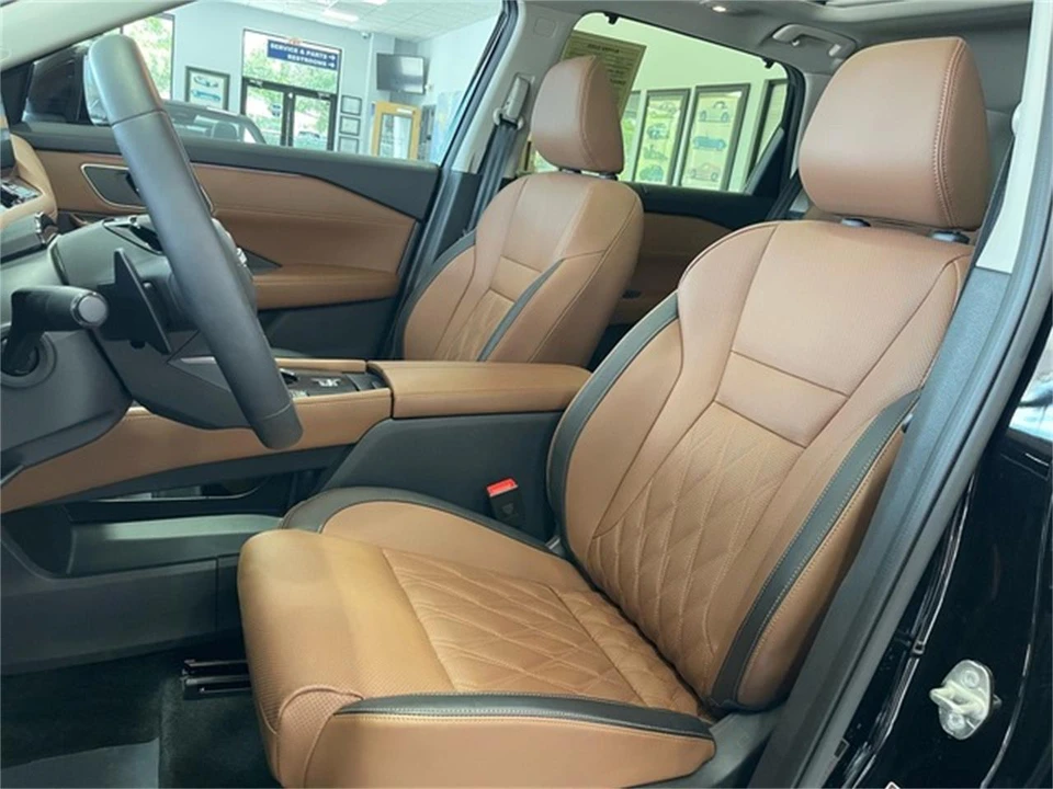 2025 Nissan Rogue - Image 26 of 31