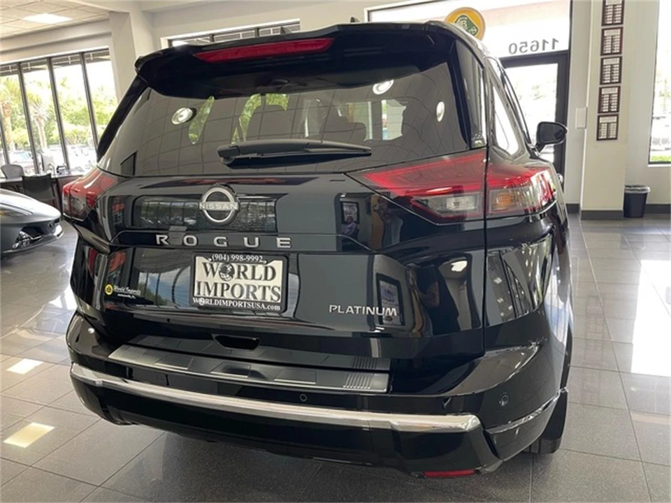 2025 Nissan Rogue - Image 18 of 31