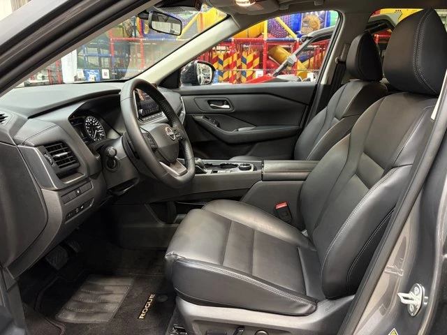 2025 Nissan Rogue - Image 7 of 11