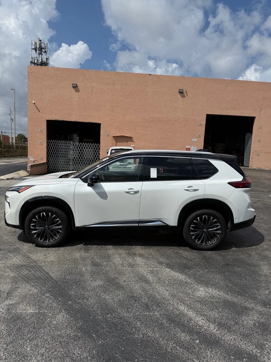 2025 Nissan Rogue - Image 8 of 13