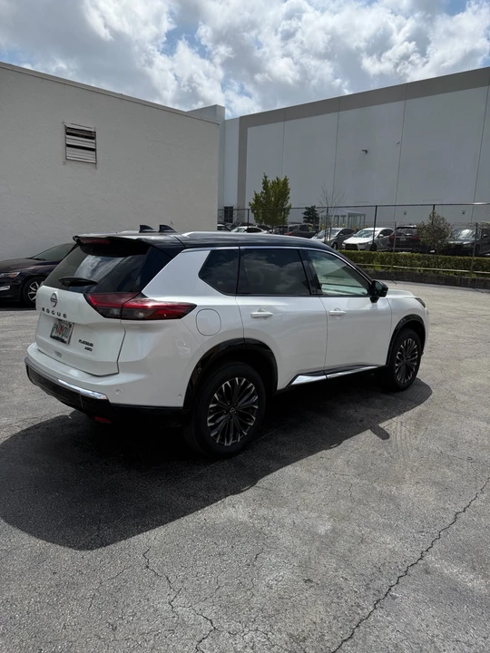2025 Nissan Rogue - Image 5 of 13