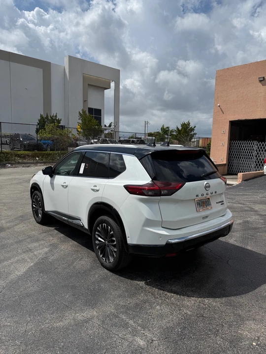 2025 Nissan Rogue - Image 7 of 13