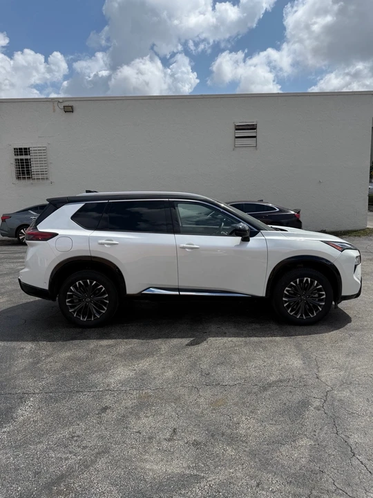 2025 Nissan Rogue - Image 4 of 13