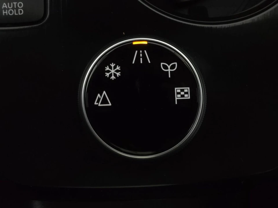 2025 Nissan Rogue - Image 8 of 12