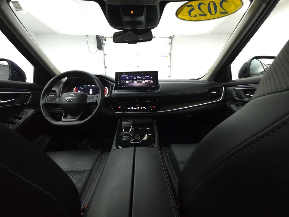 2025 Nissan Rogue - Image 2 of 12