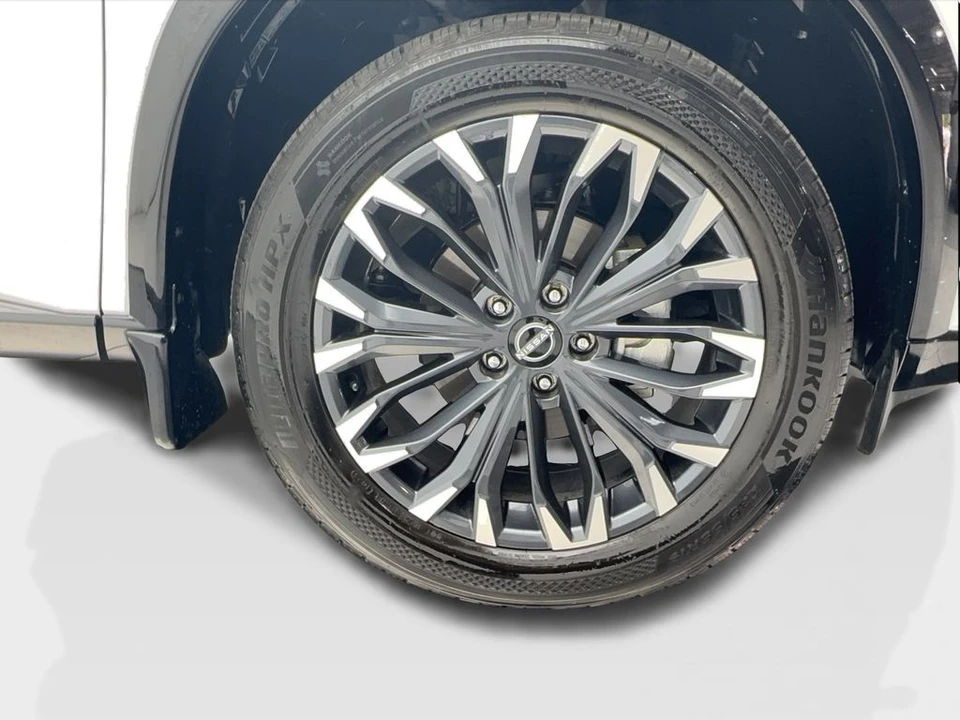 2025 Nissan Rogue - Image 14 of 21