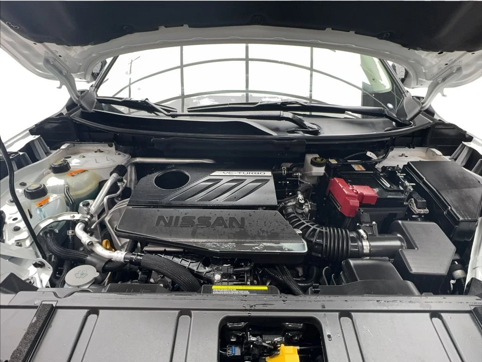 2025 Nissan Rogue - Image 18 of 21