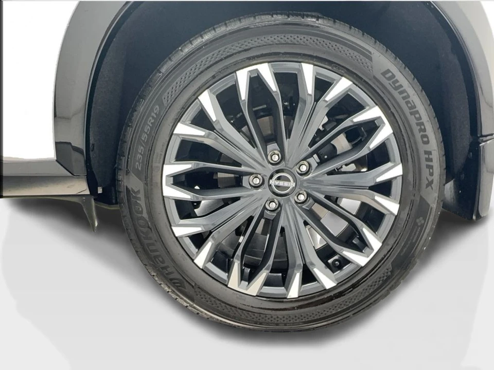 2025 Nissan Rogue - Image 12 of 21