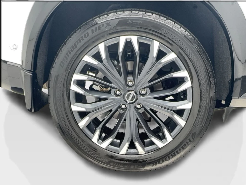 2025 Nissan Rogue - Image 16 of 21