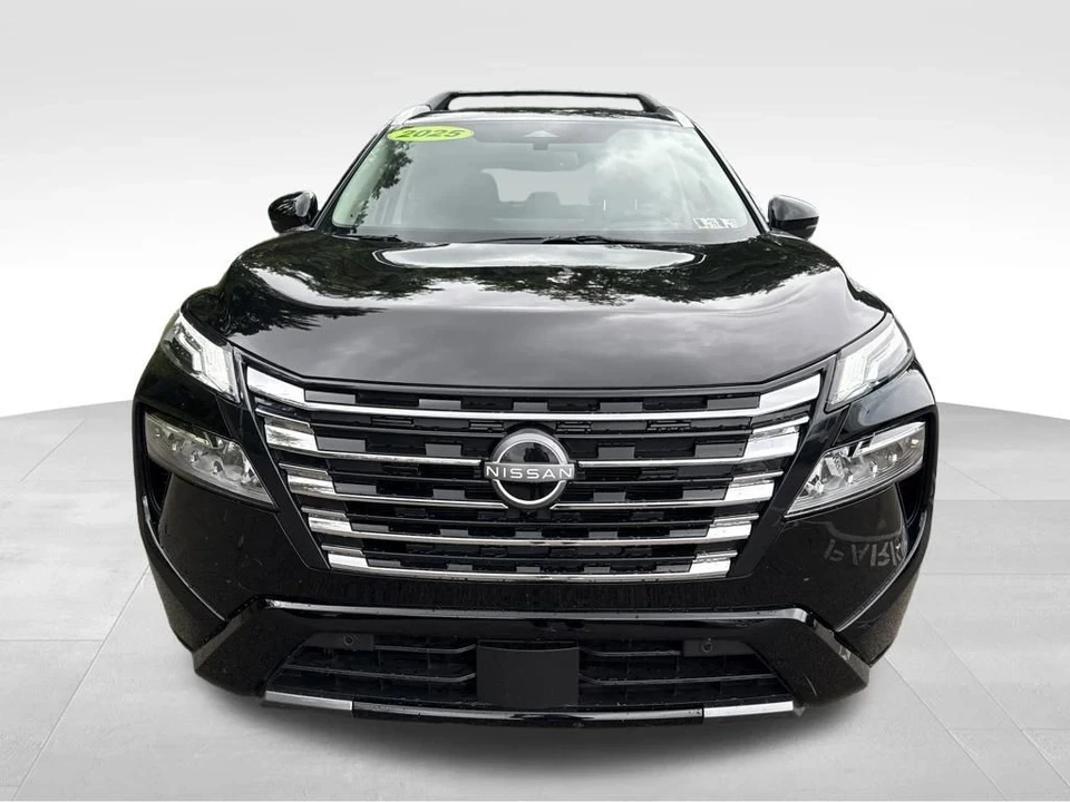 2025 Nissan Rogue - Image 10 of 12