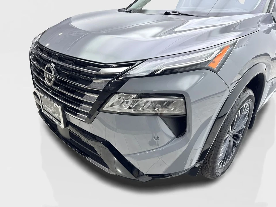 2025 Nissan Rogue - Image 16 of 21