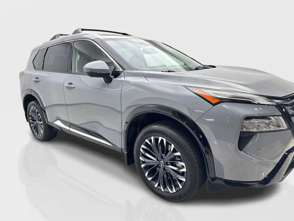 2025 Nissan Rogue - Image 12 of 21