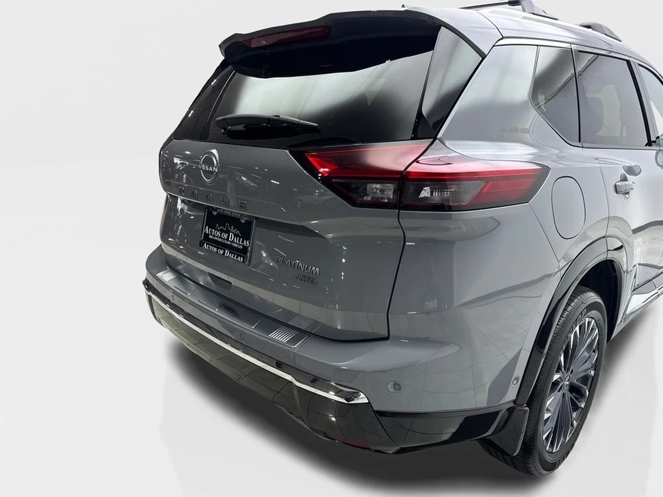 2025 Nissan Rogue - Image 18 of 21