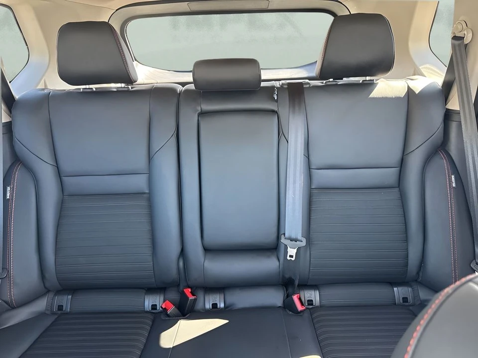 2025 Nissan Rogue - Image 11 of 21
