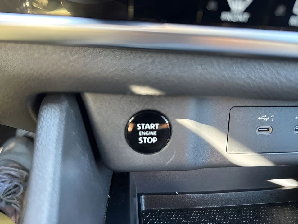 2025 Nissan Rogue - Image 21 of 21