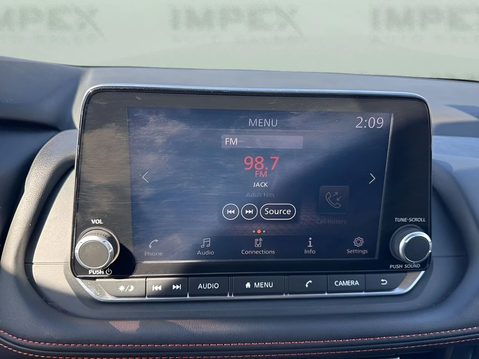 2025 Nissan Rogue - Image 17 of 21