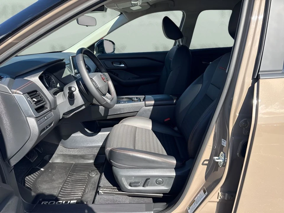 2025 Nissan Rogue - Image 9 of 21