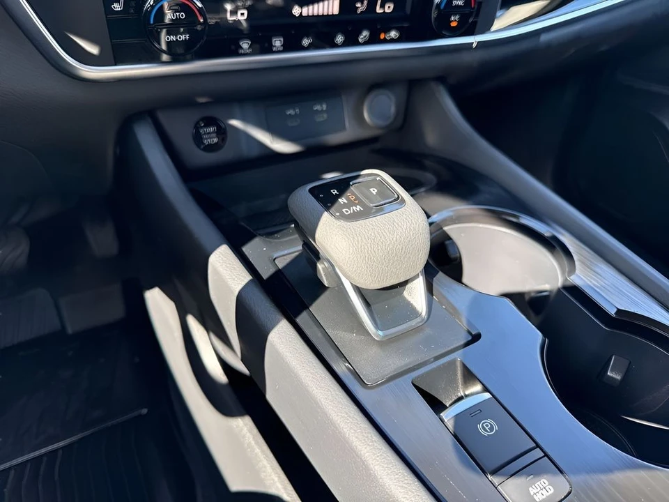 2025 Nissan Rogue - Image 16 of 21