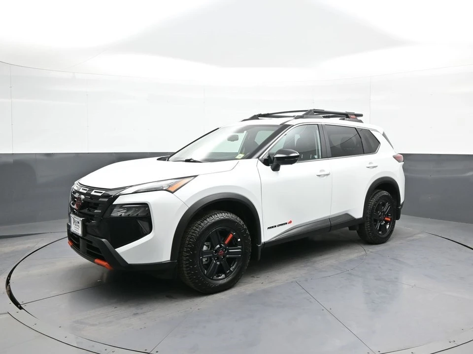 2025 Nissan Rogue - Image 10 of 12