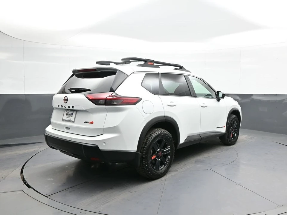 2025 Nissan Rogue - Image 6 of 12