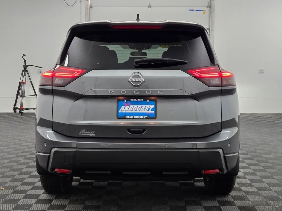 2025 Nissan Rogue - Image 9 of 12