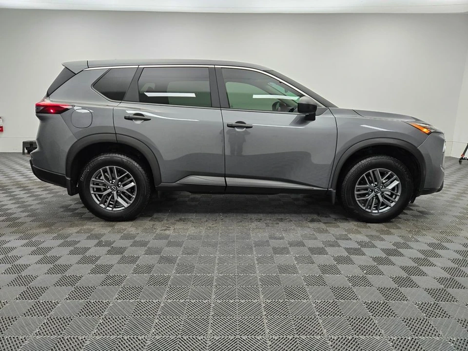 2025 Nissan Rogue - Image 7 of 12