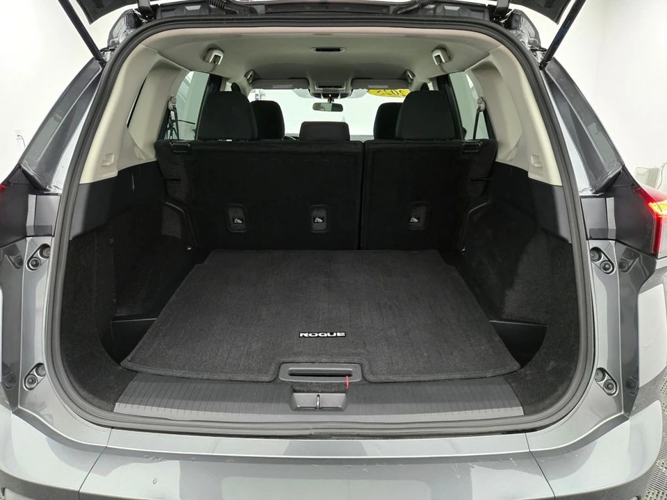 2025 Nissan Rogue - Image 10 of 12