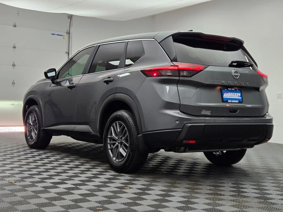 2025 Nissan Rogue - Image 11 of 12