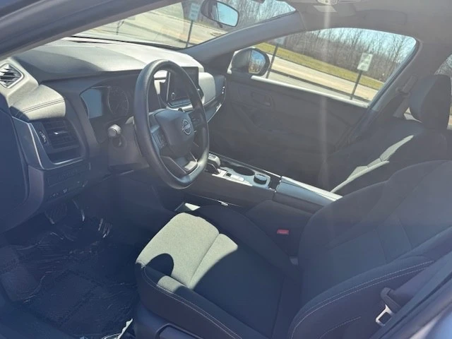 2025 Nissan Rogue - Image 18 of 21