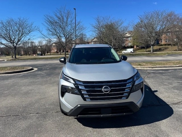 2025 Nissan Rogue - Image 3 of 21