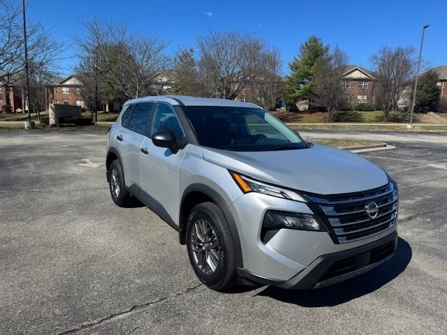 2025 Nissan Rogue - Image 4 of 21