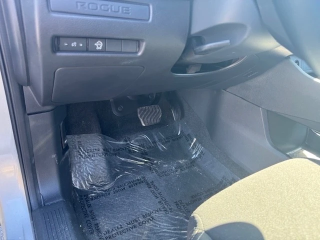 2025 Nissan Rogue - Image 17 of 21