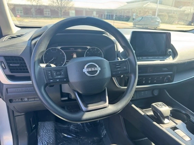 2025 Nissan Rogue - Image 19 of 21