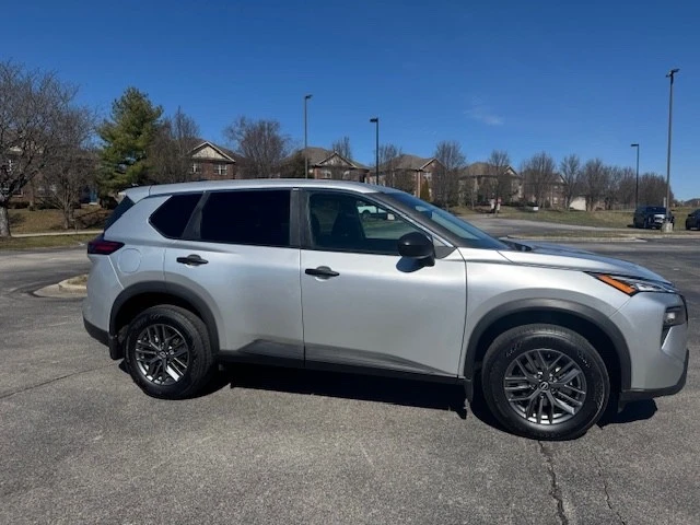 2025 Nissan Rogue - Image 2 of 21