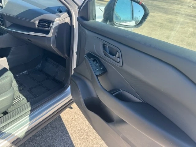 2025 Nissan Rogue - Image 16 of 21