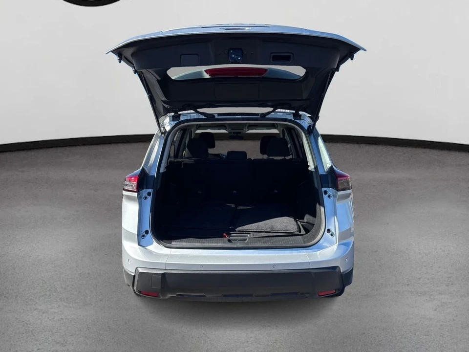 2025 Nissan Rogue - Image 11 of 12