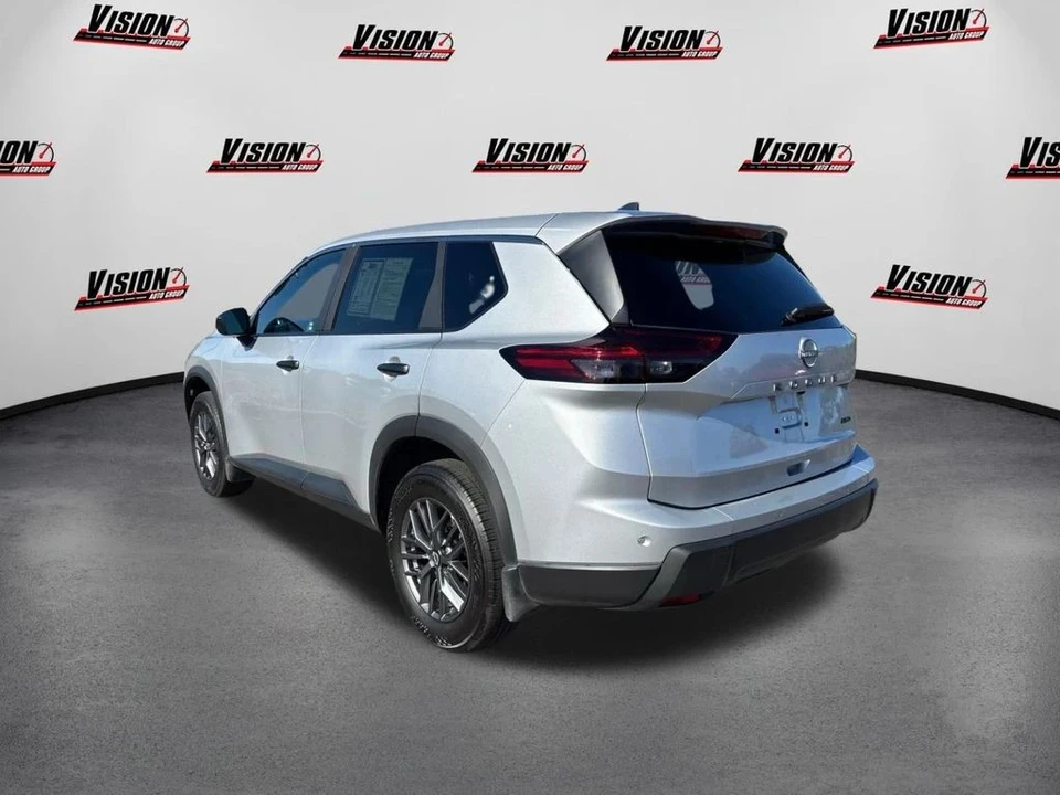 2025 Nissan Rogue - Image 7 of 12