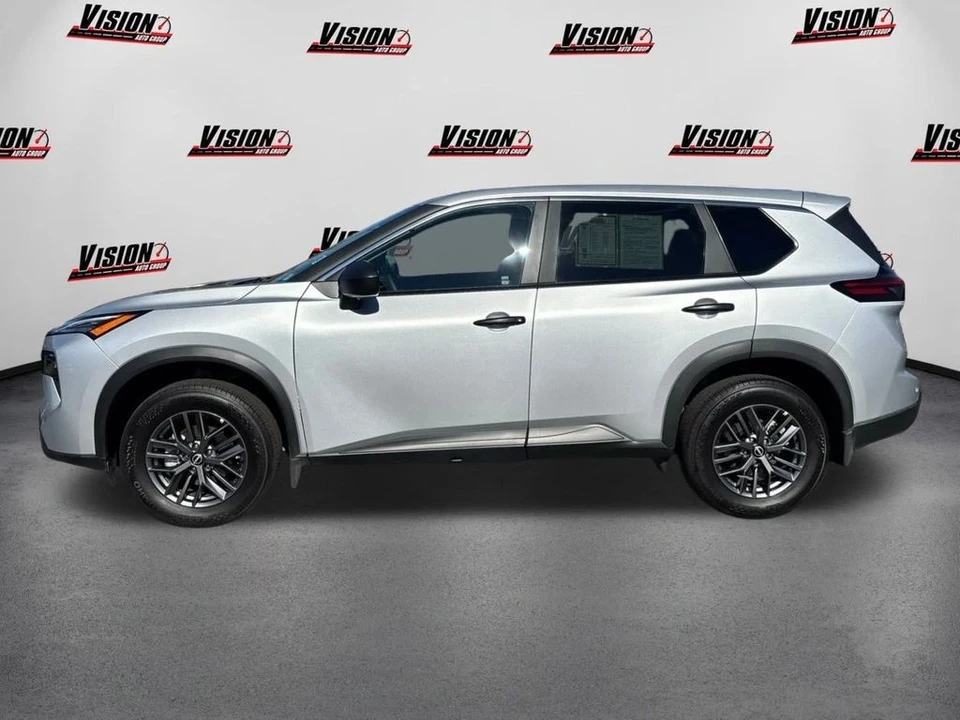 2025 Nissan Rogue - Image 8 of 12
