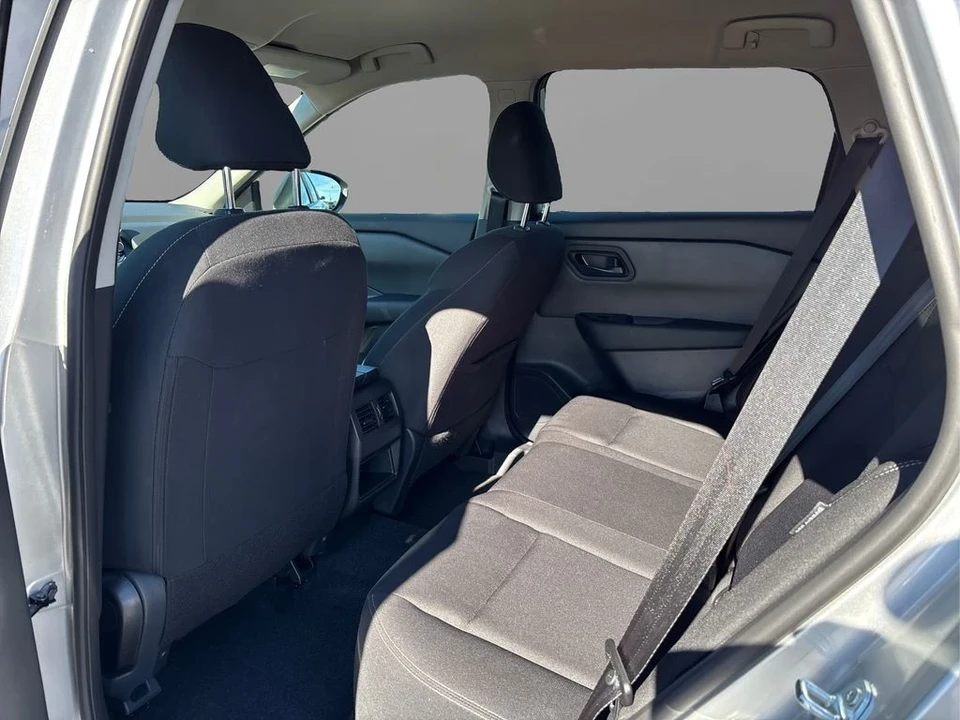 2025 Nissan Rogue - Image 10 of 12