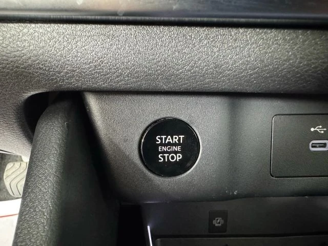 2025 Nissan Rogue - Image 17 of 21