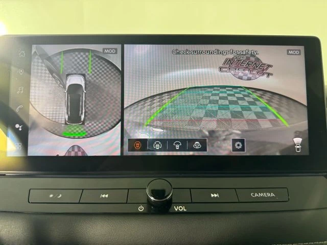2025 Nissan Rogue - Image 18 of 21