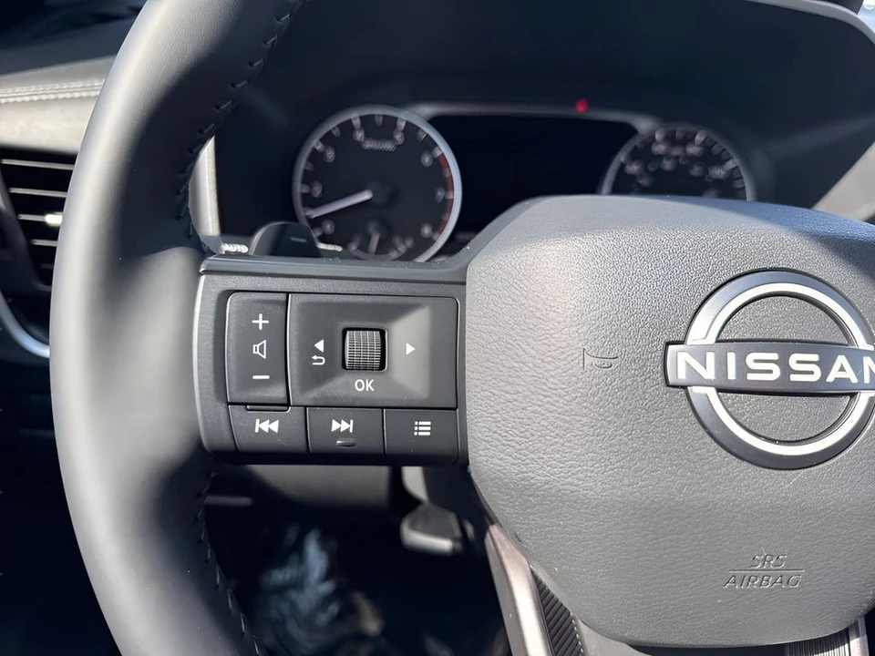 2025 Nissan Rogue - Image 14 of 21