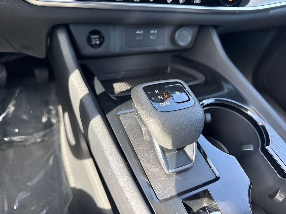 2025 Nissan Rogue - Image 16 of 21